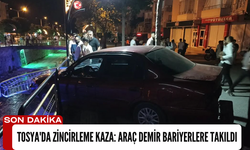 Tosya'da Zincirleme Kaza: Araç Demir Bariyerlere Takıldı